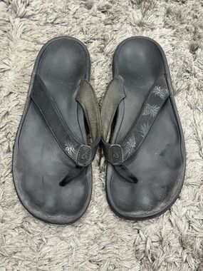 Olukai 'Ohana Black Floral Pattern Flip Flops Sandals Womens Size 11